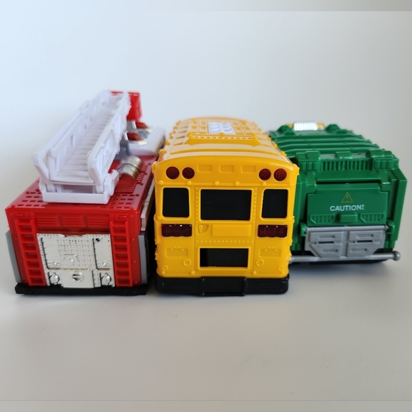 Toy Vehicle Set-School Bus, Fire Truck and Garbage Truck with Lights and Sirens - Picture 3 of 10